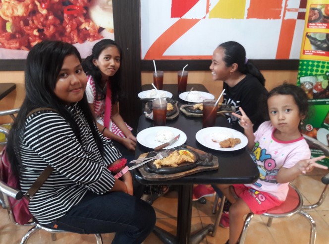 Warung Prasmanan Cilacap: Santap Nikmat Tanpa Ribet