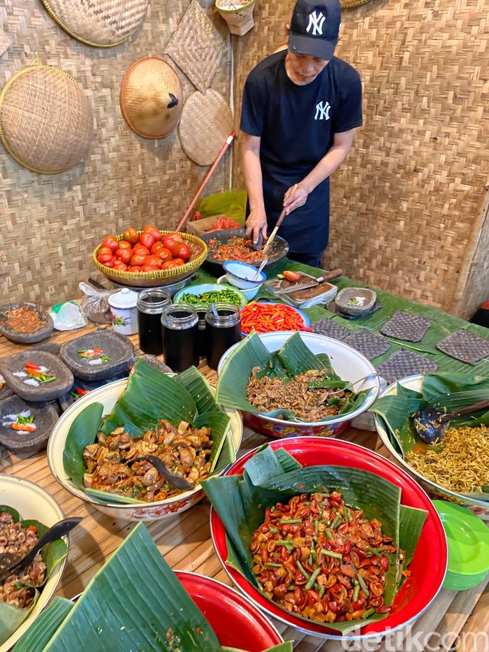 Makan Malam di Warung Prasmanan: Rasa Laut yang Menghidupkan Harimu