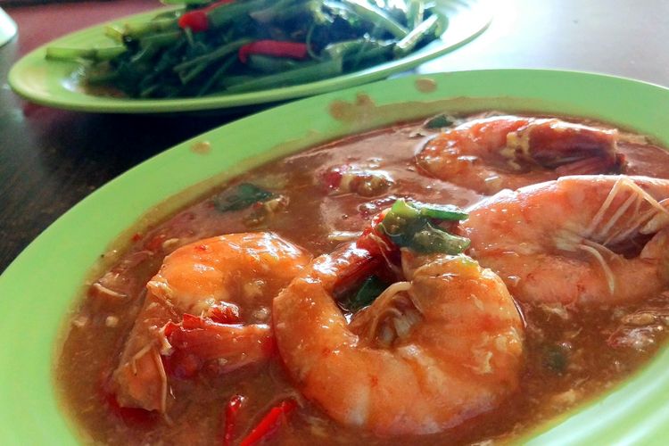 Warung Prasmanan Cilacap: Santapan Laut yang Menghidupkan Harimu